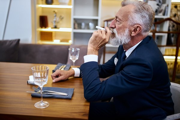 Pourquoi les bureaux de tabac sont-ils indispensables en voyage ?